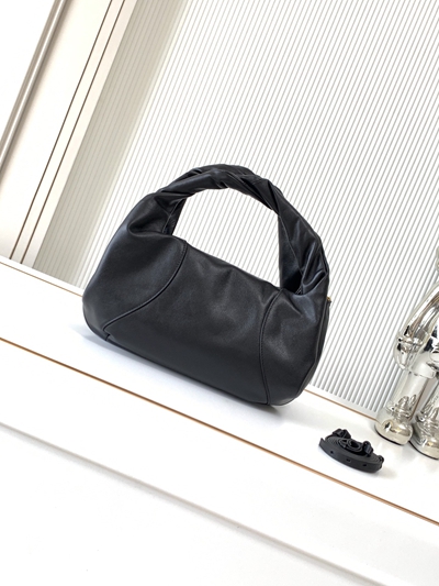 フェンディバッグ背面デザイン